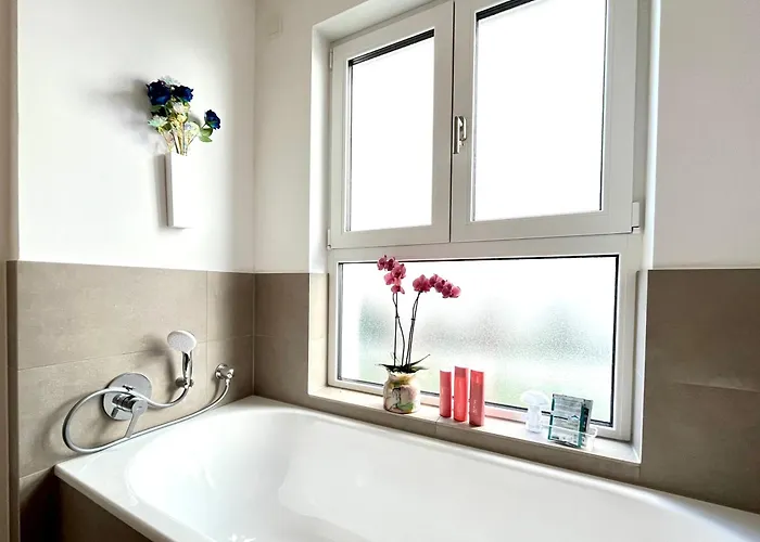 Frankfurt Messe Business Suit - Messe South Gate Located Across Street *